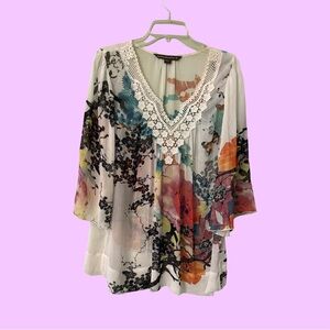 Elegant Floral Blouse with Lace Detail